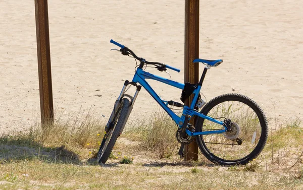 VTT sur une plage de sable — Photo