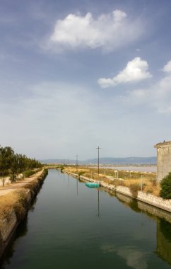 İtalya, Cagliari yakınlarındaki Molentargius Tuz Fabrikası Doğal Parkı 'nda manzara