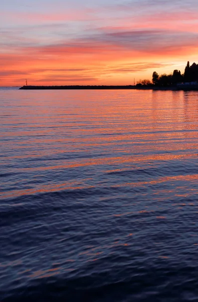 Zimowy Zachód Słońca Przy Przystani Zatoce Sistiana Pobliżu Triestu Włochy — Zdjęcie stockowe