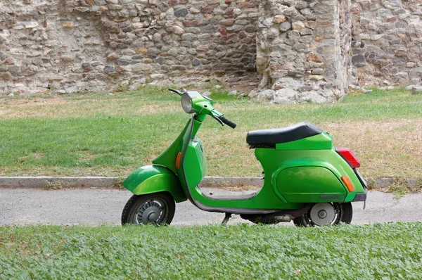 Green Scooter Parked Walkway Two Grass Areas Next Ancient Exterior — Stock Photo, Image