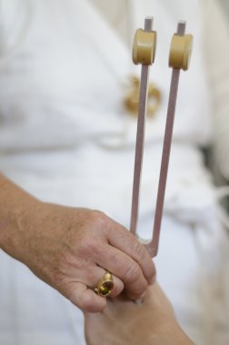 Şifa tuning çatal tedavi uygulayıcısı.
