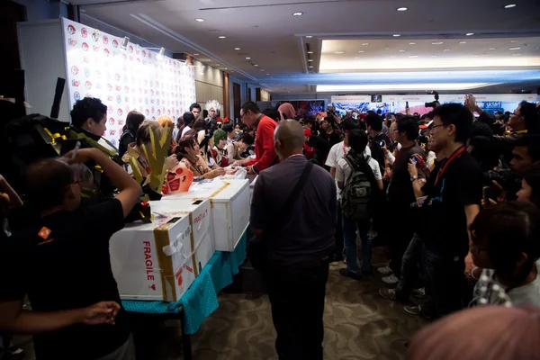 Japan Anime Stars at Autograph Session in Anime Festival Asia - — Stock Photo, Image