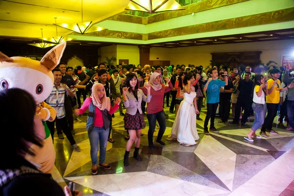 Танець і спів хором в аніме фестиваль Азії - Індонезія 2013 — стокове фото