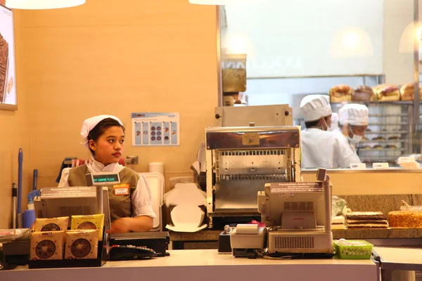 Cashier at BreadTalk Bakery — Stock Photo, Image