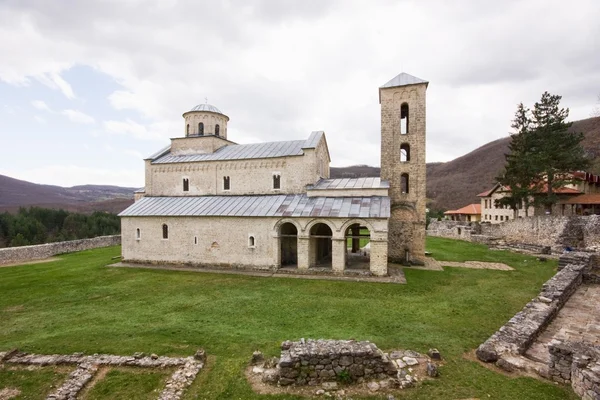 Lot czaple białesopocani serbski klasztor prawosławny, novi pazar, wpisanego na listę Światowego Dziedzictwa UNESCO — Zdjęcie stockowe