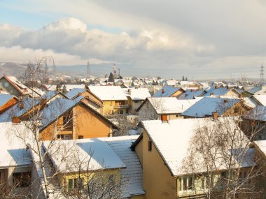 kar altında evler üzerinde göster