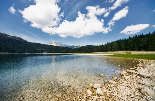 Sjön i berg — Stockfoto