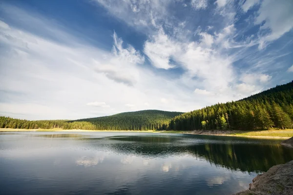 Himla lugn lake — Stockfoto