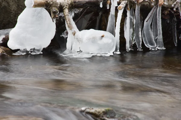 Winter creek — Stock Photo, Image