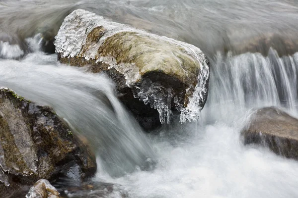 Scene with winter mountain stream — Stock Photo, Image