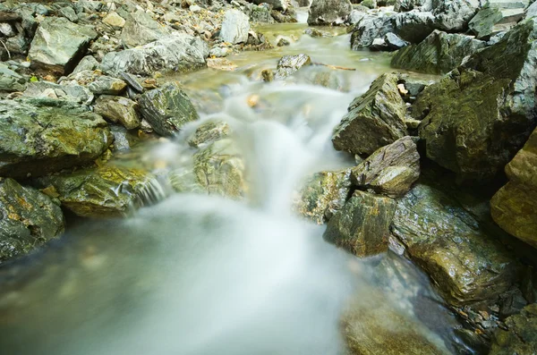 Mooie trapsgewijze waterval — Stockfoto