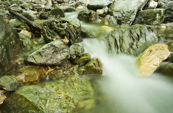 Vacker kaskad vattenfall — Stockfoto