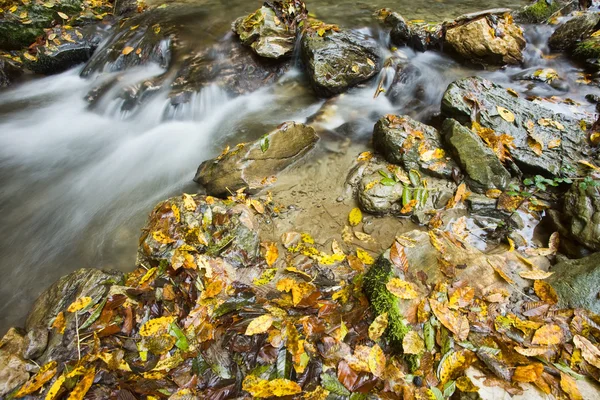 Mooie trapsgewijze waterval — Stockfoto