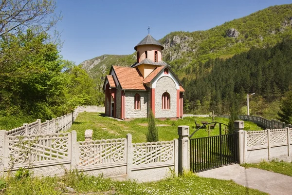 Orthodoxe kerk in Servië — Stockfoto