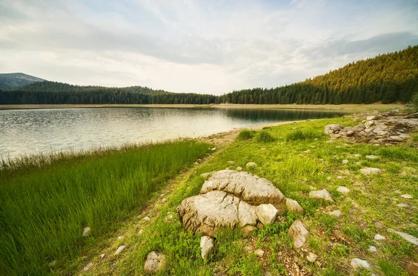 Sjö i fjällen — Stockfoto