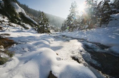 akımı ile kış manzarası