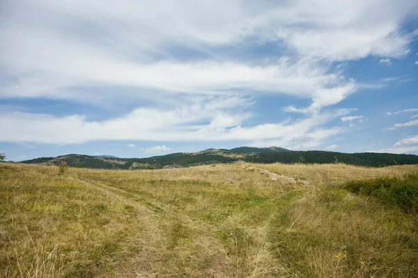 Cesta v krajině hor — Stock fotografie