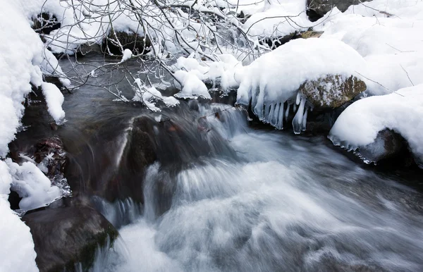 氷の水クリーク — ストック写真