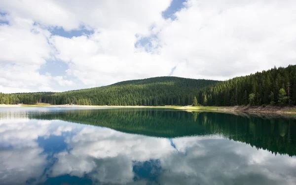 De berg lake — Stockfoto