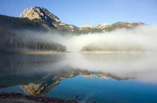 Lago en la montaña —  Fotos de Stock