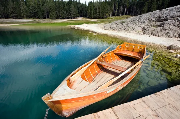 ボートは湖 — ストック写真