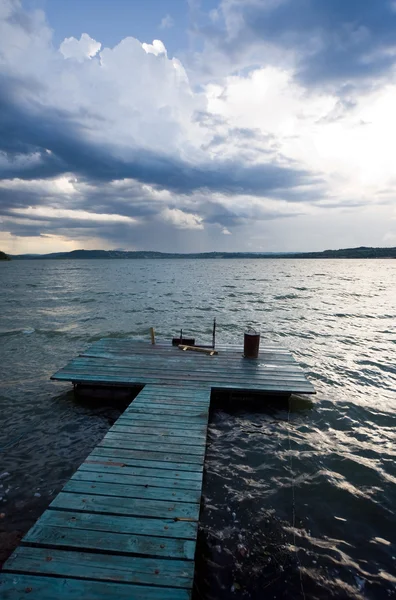 Lago en las montañas — Foto de Stock