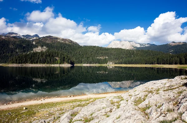 Lake in the mountains — Stock Photo, Image