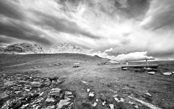 Krásná krajina hora černé a bílé — Stock fotografie