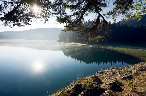 美丽的早晨，在湖上 — 图库照片