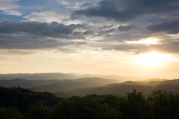 Ranní horská krajina s mlha — Stock fotografie