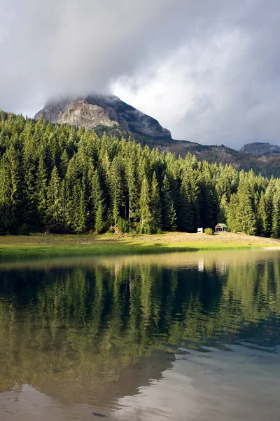 Beautiful lake the mountain — Stock Photo, Image