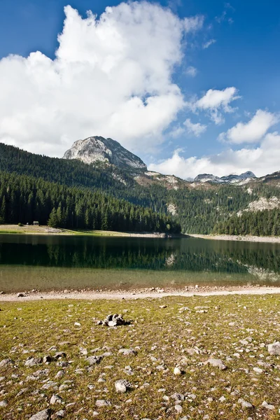 Agua suave de los lagos de montaña —  Fotos de Stock