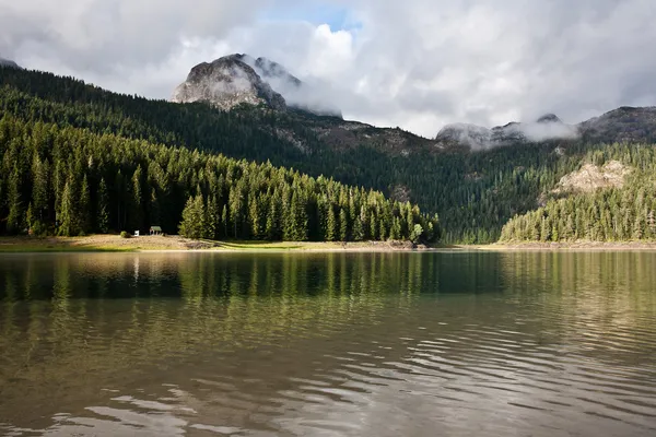 Gyönyörű tó — Stock Fotó