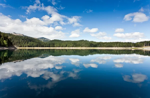 Gyönyörű tó — Stock Fotó