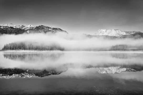 Beautiful lake — Stock Photo, Image