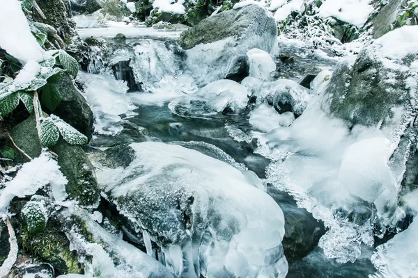 Winter ice to creek — Stock Photo, Image