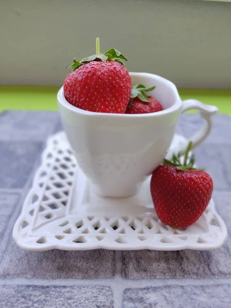 Heap Fresh Strawberries Ceramic Bowl — Stock Photo, Image