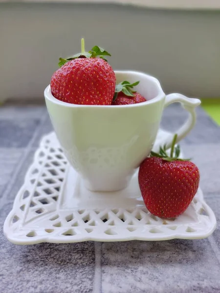 Heap Fresh Strawberries Ceramic Bowl — Stock Photo, Image