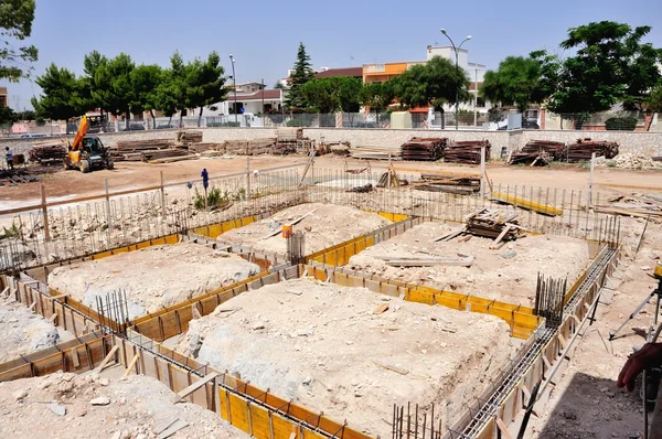 Lugar de construcción - Ejecución de los cimientos de un edificio — Foto de Stock