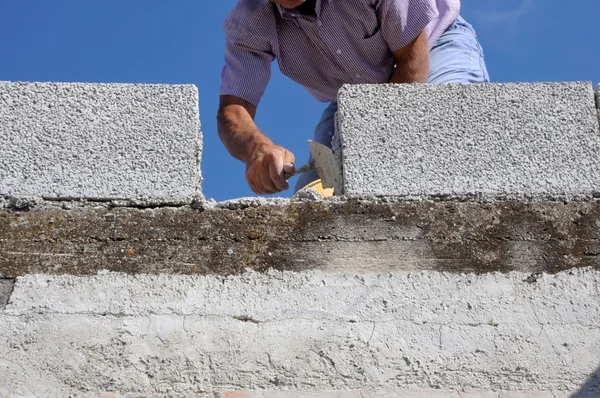 Pedreiro construção pedreiro trabalhador — Fotografia de Stock