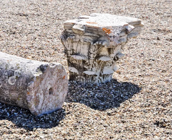 Kapitellensäule in der römischen Ruine italica (santiponce). Sevilla. Spanien — Stockfoto