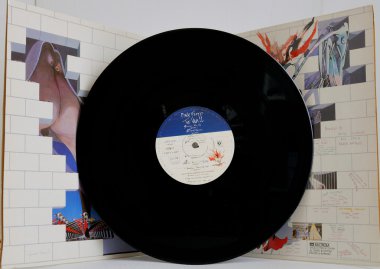Londra 1975 Genesis A hüner (Lp kapak ve vinil kuyruk)