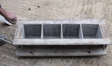 kalıp demir sıkıştırmasını sınamak için beton küpler