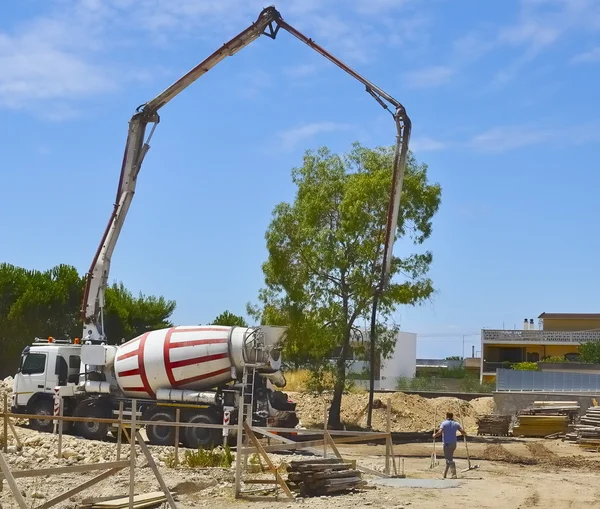 Míchačka na beton k přepravě a používání betonu — Stock fotografie