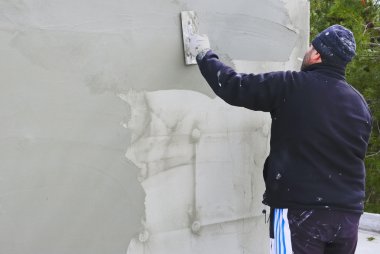 Oluşturucu işçi sıva cephe