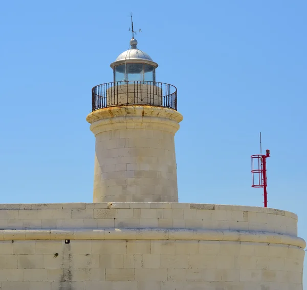 港の入り口に小さな灯台 — ストック写真