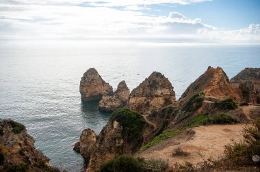 Ponta de Piedade 'nin kaya oluşumu - Lagos - Portekiz.