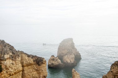 Ponta de Piedade 'nin kaya oluşumu - Lagos - Portekiz