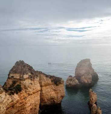 Ponta de Piedade 'nin kaya oluşumu - Lagos - Portekiz