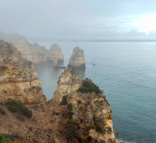 ポンタ ピエデードの岩の形成 ラゴス ポルトガル — ストック写真